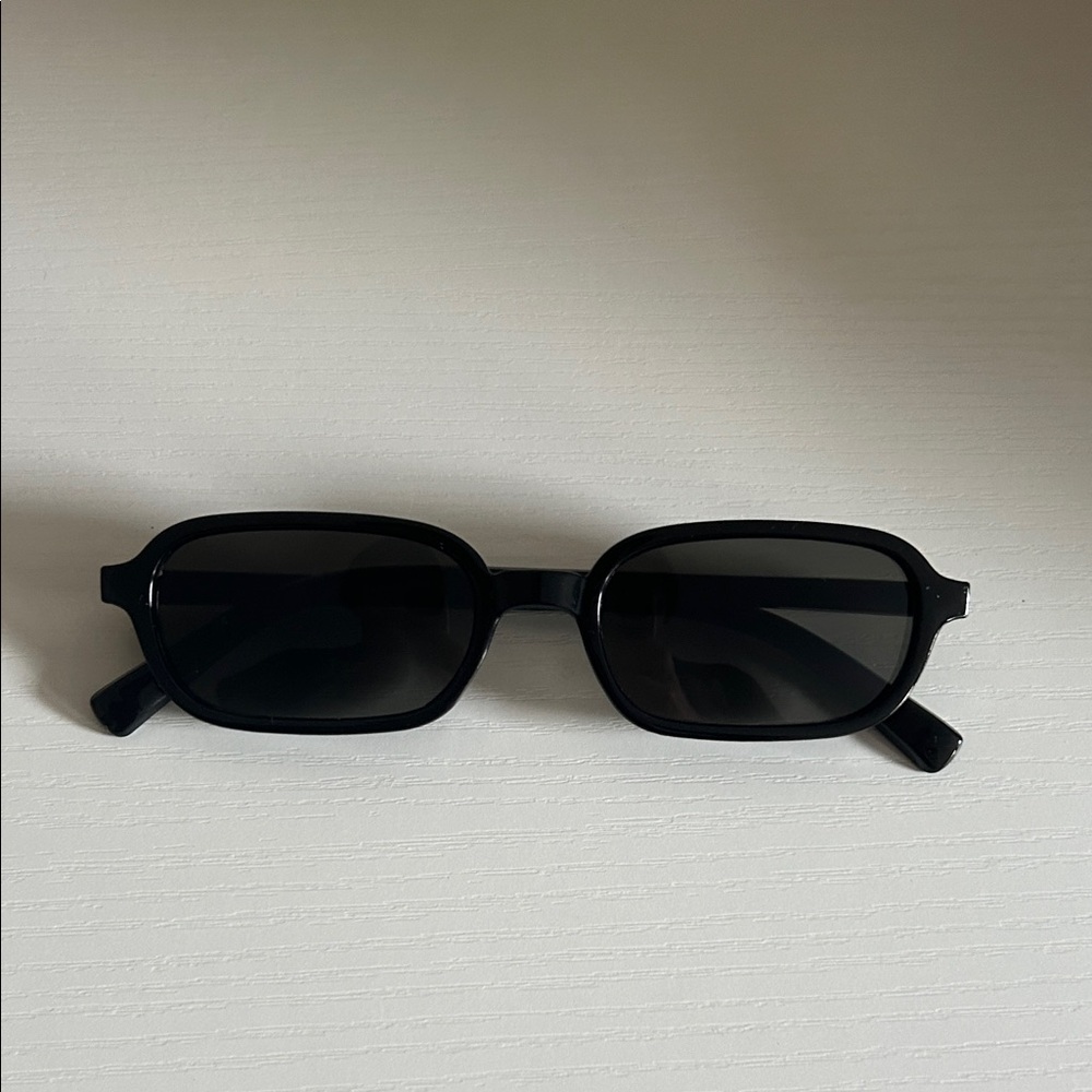 Black Rectangular Sunglasses - Classic Vintage Style
